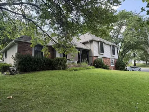 12001 Aberdeen Rd, Leawood, KS 66209