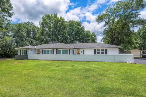 6215 Longview Rd, Kansas City, MO 64134