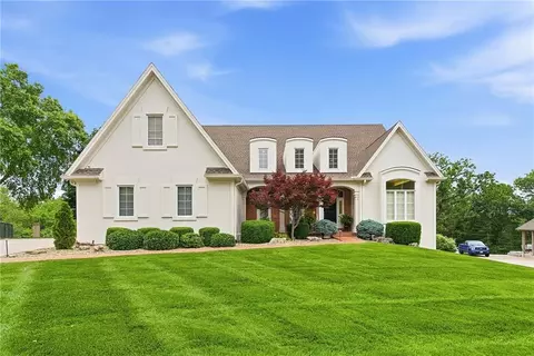 3304 Trail Ridge Dr, Independence, MO 64055