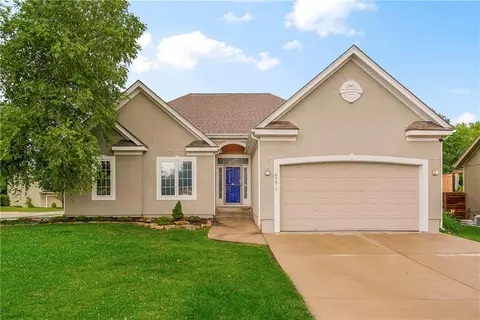 675 S Evergreen St, Gardner, KS 66030