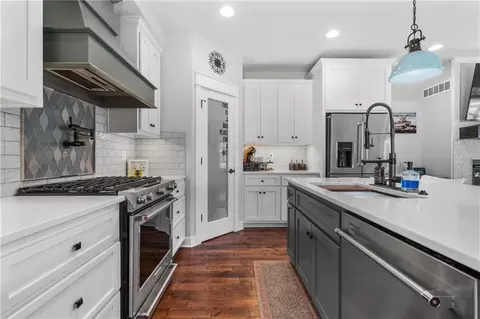 Kitchen - 23500 E 11th St, Independence, MO 64056 photo 2 of 3