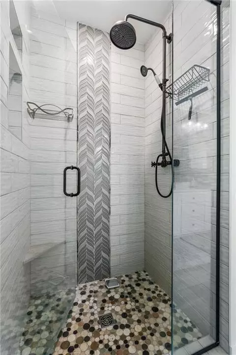 Bath - 23500 E 11th St, Independence, MO 64056 photo 4 of 6