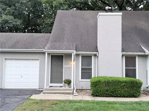 10761 Oakmont St, Overland Park, KS 66210