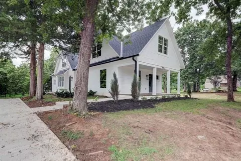 10015 Johnson Dr, Merriam, KS 66203