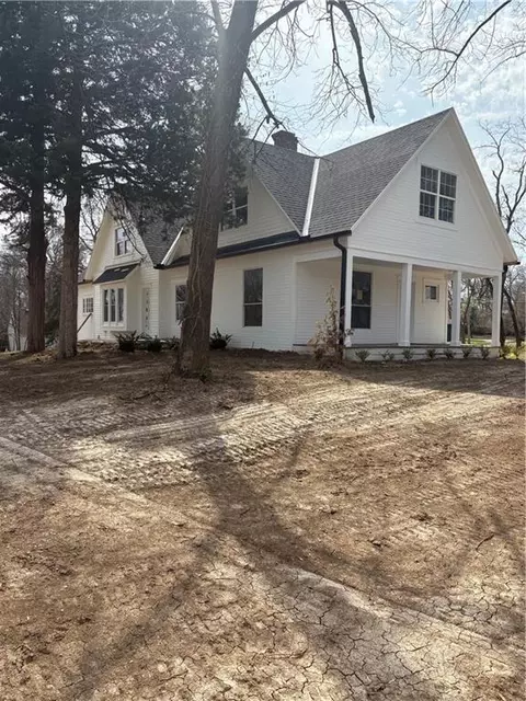 10015 Johnson Dr, Merriam, KS 66203