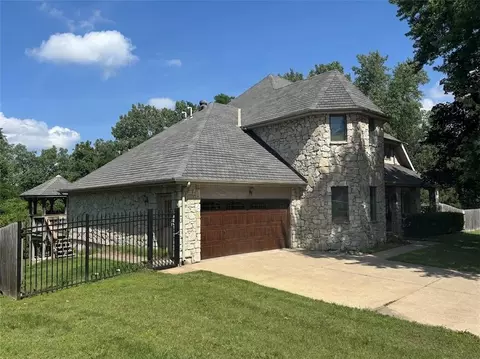 604 NW 64th St, Kansas City, MO 64118