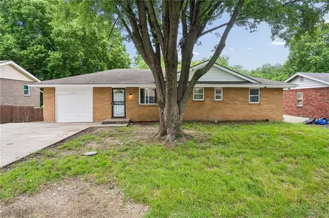 6716 NE Cotter Ave, Kansas City, MO 64119