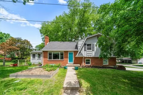 6221 Delmar St, Fairway, KS 66205