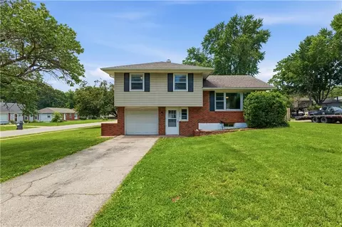 7514 N Virginia Ave, Gladstone, MO 64118