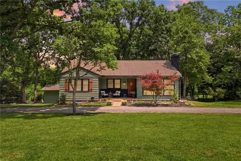 6311 Sherwood Ln, Merriam, KS 66203