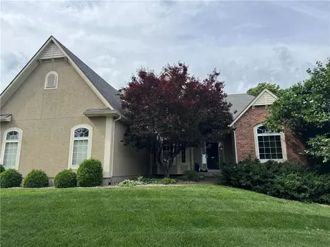 400 Bitter Creek Rd, Lees Summit, MO 64086