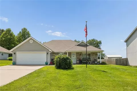 516 Dolinger Ct, Trimble, MO 64492
