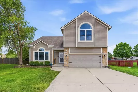 603 Mayberry Ct, Raymore, MO 64083