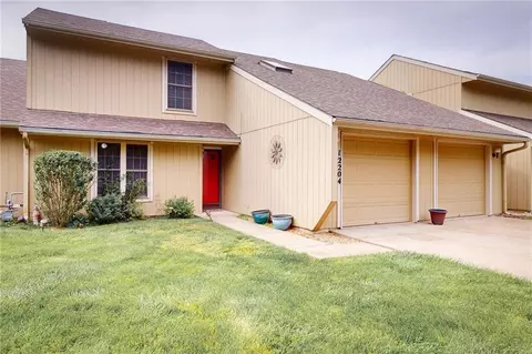 12204 Charlotte St, Kansas City, MO 64146
