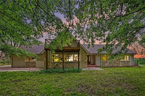9899 NW Blair Ln, Gower, MO 64454