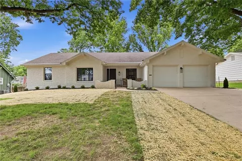 7523 W 98th Ter, Overland Park, KS 66212