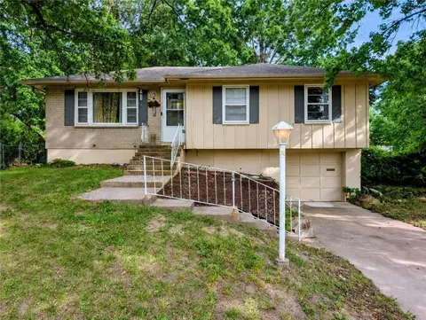 5201 Overton Cir, Kansas City, MO 64133