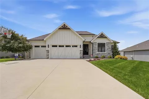 2906 SW Arthur Dr, Lees Summit, MO 64082
