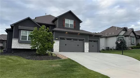 1712 SW 27th St, Lees Summit, MO 64082