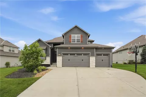 1712 SW 27th St, Lees Summit, MO 64082