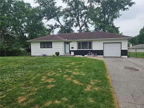 2522 Queen Ridge Dr, Independence, MO 64055