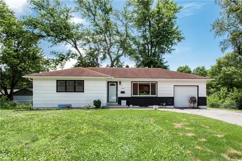2522 Queen Ridge Dr, Independence, MO 64055