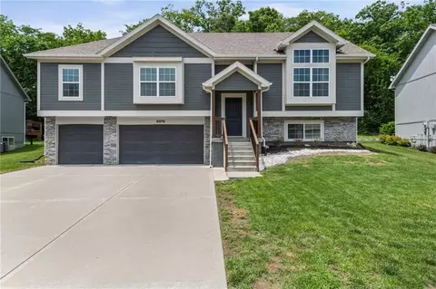 5076 NW Timberline Dr, Riverside, MO 64150