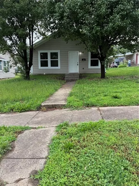 325 W Market St, Warrensburg, MO 64093