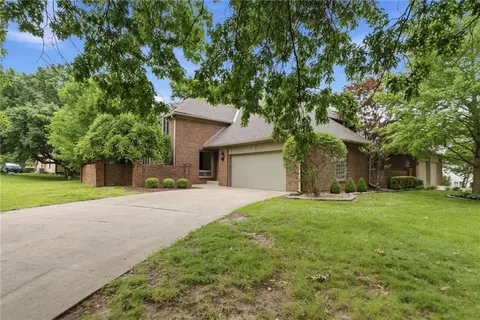 5204 W 112th St, Leawood, KS 66211