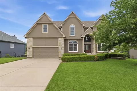 2808 SW Arthur Dr, Lees Summit, MO 64082