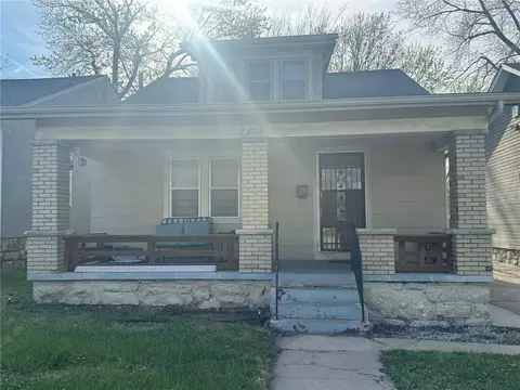 2206 Oakley Ave, Kansas City, MO 64127