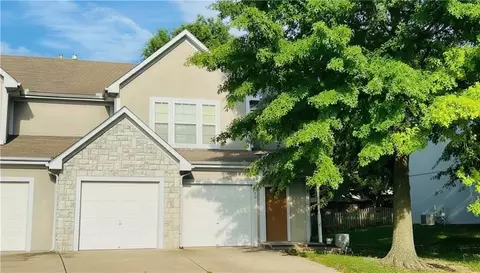 7515 Anderson St, Shawnee, KS 66227