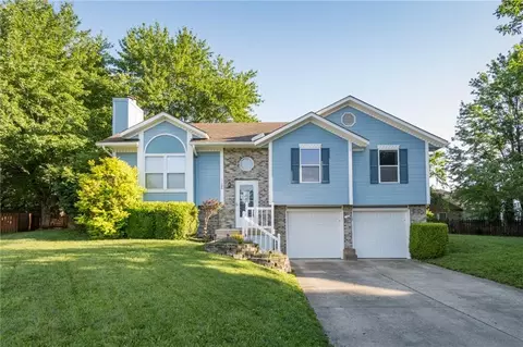 1306 Huntington Cir, Greenwood, MO 64034