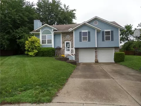 1306 Huntington Cir, Greenwood, MO 64034