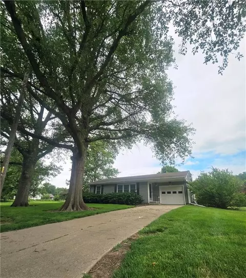 404 Spruce St, Tarkio, MO 64491