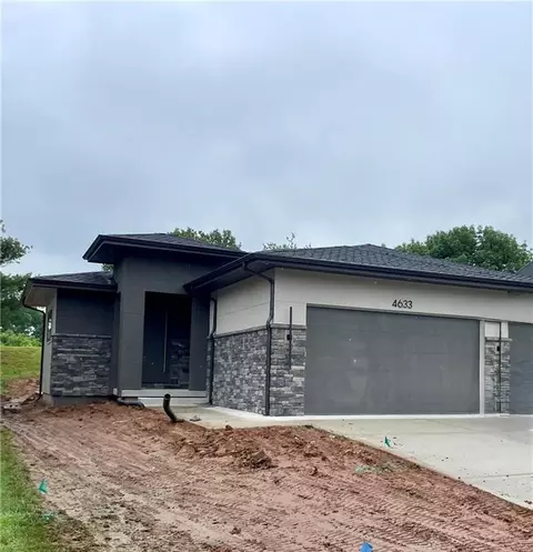 4633 NE Fairway Homes Dr, Lees Summit, MO 64064