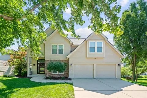 7801 N Revere Dr, Kansas City, MO 64151