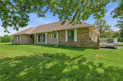 28005 S Belle Plain Rd, Harrisonville, MO 64701