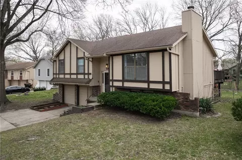 17317 E 50th Terrace Ct, Independence, MO 64055