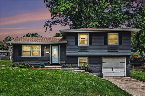 3114 NE 66th St, Gladstone, MO 64119