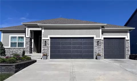 7450 NW Douglas Ct, Parkville, MO 64152