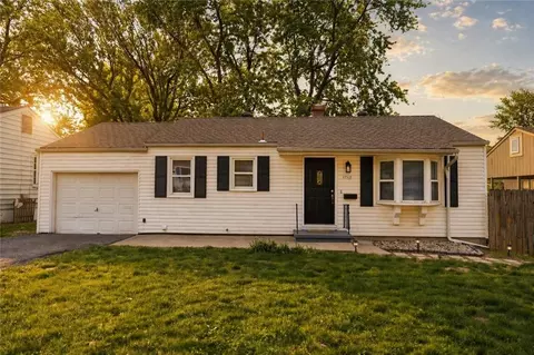 1713 N Dodgion Ave, Independence, MO 64050