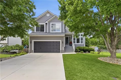 12602 S Clinton Ct, Olathe, KS 66061