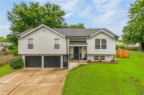112 NW 101st Ter, Kansas City, MO 64155