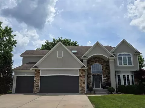 1625 NE Shadow Valley Dr, Lees Summit, MO 64064