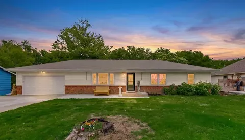 1712 Russell Rd, Pleasant Hill, MO 64080