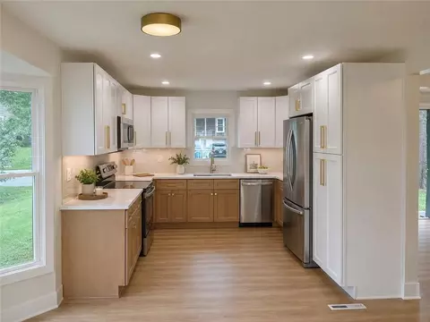 608 SW Montgomery St, Lees Summit, MO 64081
