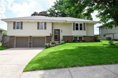 1212 Piccadilly St, Blue Springs, MO 64014