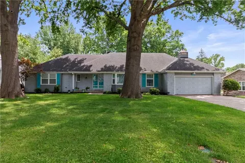 407 NW Obrien Rd, Lees Summit, MO 64063