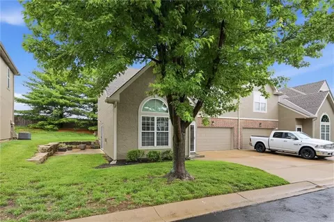 15624 W 61st St, Shawnee, KS 66217